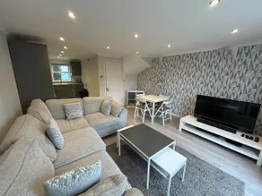 Modern 2 bed apartment ideal for Bluewater and M25 - Image 2