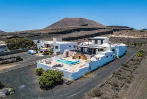 Bondehus med privat pool og opvarmet med smuk udsigt - Image 3