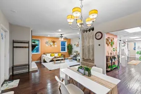 Bright and Spacious Garden Duplex Oasis - Image 3