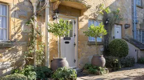Box Cottage - Image 2
