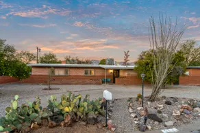 Dreamy Artistic Mid-Century Retreat with Pool! - Image 2