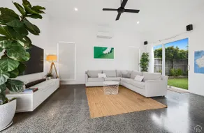 The Family Beach House - Image 5