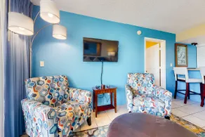 Sunny 2BR 2nd-Floor | Balcony | Pool - Image 4