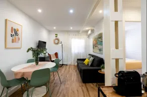 Location and comfort in Triana: 3 bedrooms - Image 2