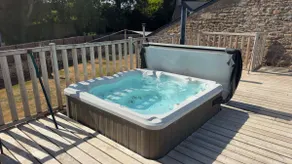 5-bed cottage with pool and jacuzzi - Image 2