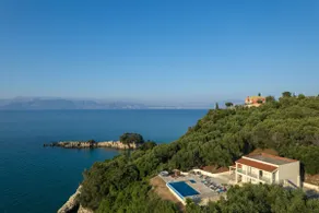 Villa Seasun - Seafront Property with Infinity Pool & Panoramic Coastal Views by Posarelli Villas - Image 4