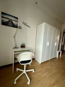 Bright apartment near the subway - Image 5