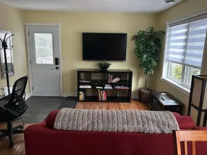 1 Bdrm Executive Suite Free Parking & Wi-Fi. - Image 2