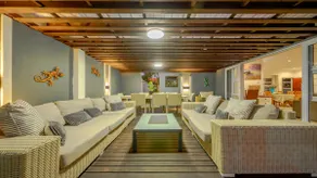 Upmarket Suburb - Modern Holiday/Business Accom - Image 3