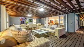 Upmarket Suburb - Modern Holiday/Business Accom - Image 4