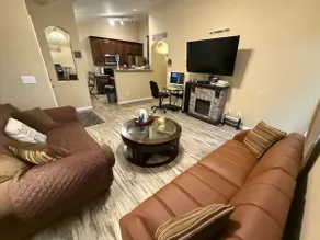 Heated Pool-Next to Mall-4 Bedrooms-Brkfst - Image 3