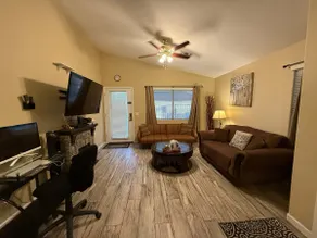 Heated Pool-Next to Mall-4 Bedrooms-Brkfst - Image 2