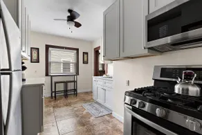 Bright Spacious St. Paul Duplex- Upper Level - Image 4