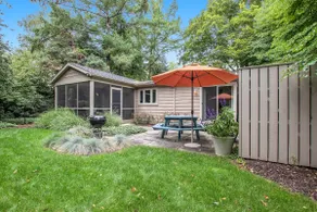 Daisy Cottage: Hot Tub, Walk to Lake Michigan, BBQ - Image 5