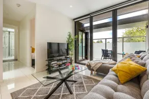 Luxurious Modern 2 Bedroom 2 Bathroom Apartment - Image 2