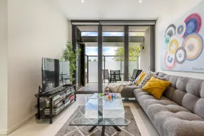 Luxurious Modern 2 Bedroom 2 Bathroom Apartment - Image 4