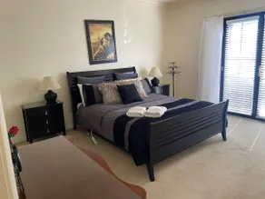 Beautiful & Spacious 3BR Townhouse w/ Free Parking - Image 2