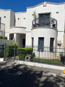 Beautiful & Spacious 3BR Townhouse w/ Free Parking - Image 3