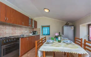 Two-Bedroom Apartment In Veli Jezenj - Image 4