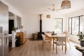 Tranquil Waterfront Haven on Tasman Peninsula - Image 4