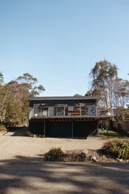 Tranquil Waterfront Haven on Tasman Peninsula - Image 2