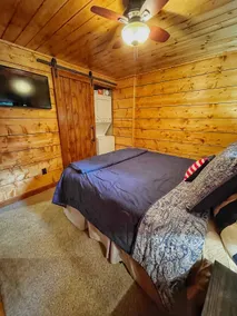 Cozy Lakefront Getaway Two BR One BA on Mirror Lak - Image 3