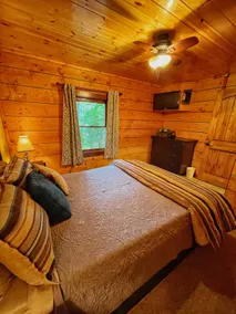 Cozy Lakefront Getaway Two BR One BA on Mirror Lak - Image 4