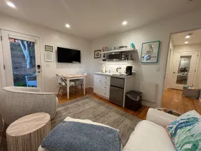 Gorgeous private suite, walk to beach. - Image 2