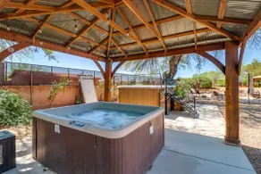 Tucson Home w / Porch & Lavish Yard Nära Trail Heads - Image 3