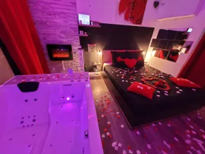 2-seater Jacuzzi - Avignon Center - Private Courtyard - Image 3