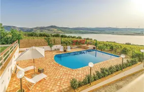 The lake house - Image 4