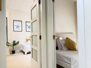 Roy's Apartments, Apartment with double bed and sofa bed. - Image 4