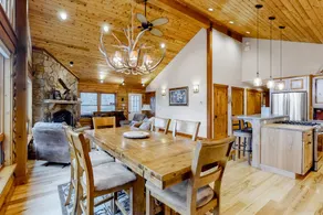 Lovely 3BR Lakeview | Fireplace | Balcony - Image 5
