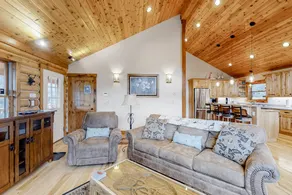 Lovely 3BR Lakeview | Fireplace | Balcony - Image 2