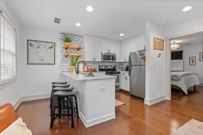 Heart of Nashville • King Bed, Near Broadway - Image 3
