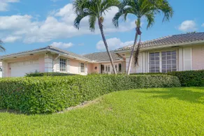 Riviera Beach Home w/ Pool - Walk to Beaches! - Image 3