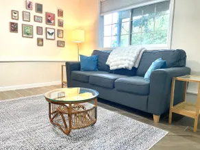 ~Dog Friendly~2 Bedroom Suite On Cushman Trail GH - Image 4