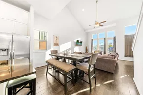 5BR House with City Views: Walk to Pearl District - Image 5