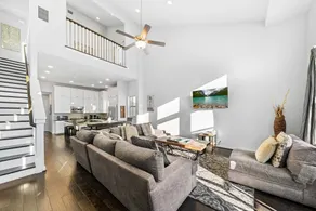 5BR House with City Views: Walk to Pearl District - Image 4