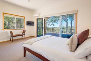 Burwood Bush House Close to Wineries and Beach - Image 5