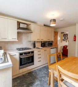 Cosy, quiet two bedroomed cottage in the centre of Hay on Wye. - Image 3