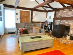 Historic Loft with bathroom & kitchenette - Image 3