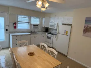 Condo F -Asbury Ave-2 blocks to beach-Gold Coast - Image 3