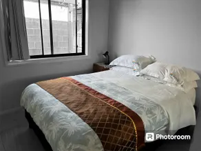 Comfortable 2-bedroom with parking - Image 5