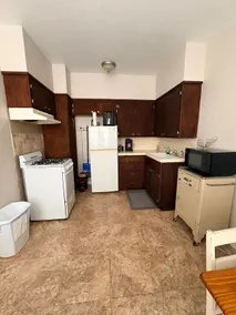 Conveniently Located Apartment - Image 4
