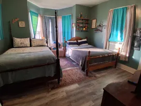 Cozy historic pet-friendly apartment near I-95 - Image 3