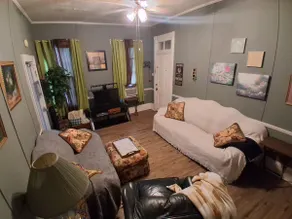Cozy historic pet-friendly apartment near I-95 - Image 5