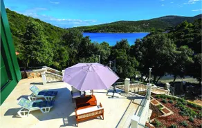 3 bedroom beautiful home in Pucisca - Image 2