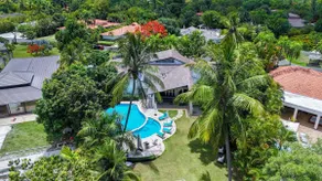 6 BR - FULL AC- CHEF & FULL STAFF- 3 GOLF CARTS - STEPS TO BEACH - Image 3