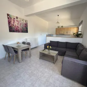 Eva's House - Image 2